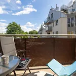 Modern With A Balcony In A Quiet Estate By Renters *