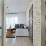 Lägenhet Modern With A Balcony In A Quiet Estate By Renters *