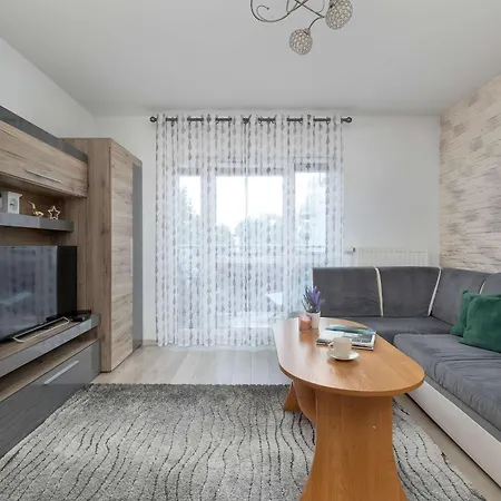 Modern With A Balcony In A Quiet Estate By Renters