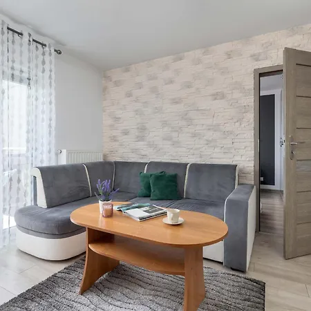 Modern With A Balcony In A Quiet Estate By Renters Appartement *