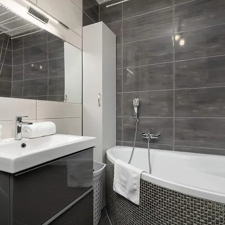 Modern With A Balcony In A Quiet Estate By Renters Appartement