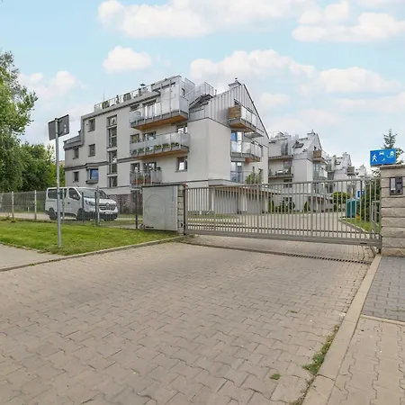 Modern With A Balcony In A Quiet Estate By Renters Appartement