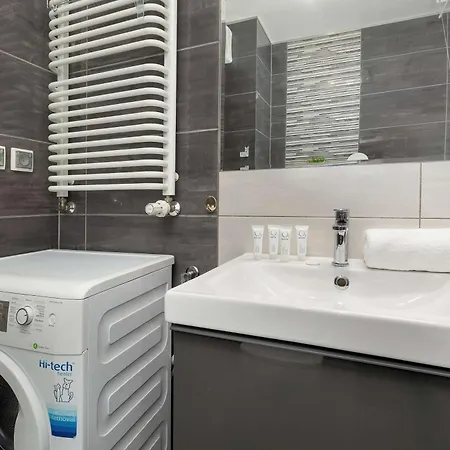 Appartement Modern With A Balcony In A Quiet Estate By Renters Cracovie