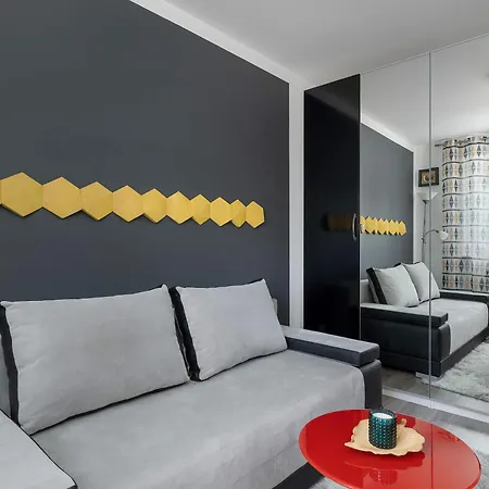 Modern With A Balcony In A Quiet Estate By Renters Апартаменты Краков