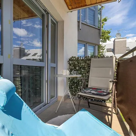 Modern With A Balcony In A Quiet Estate By Renters Appartement